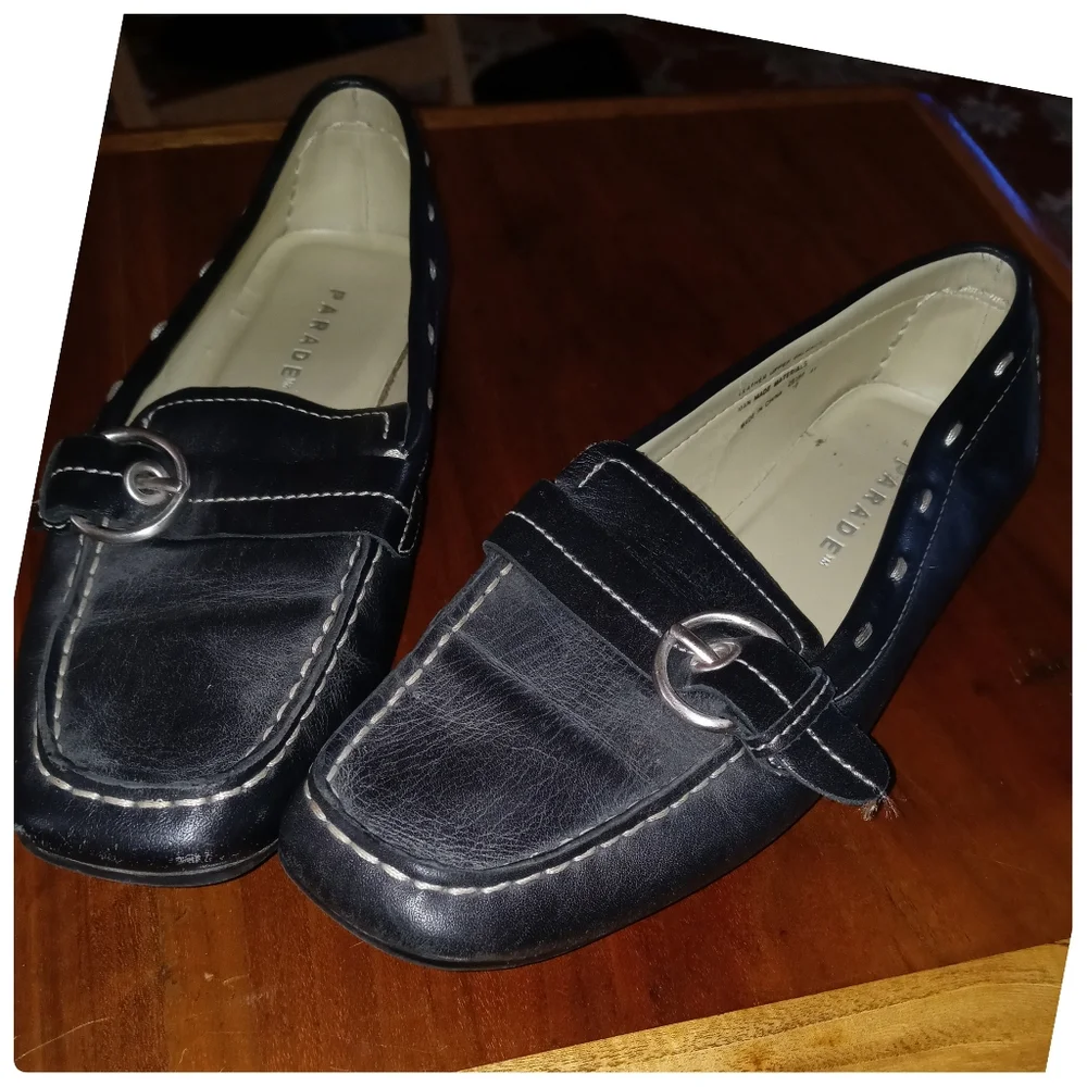 Parade woman’s black